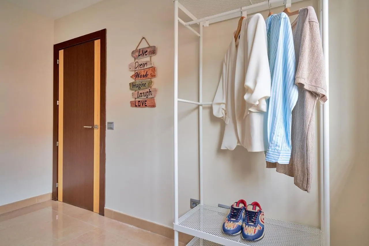 La Macarena Airport Apartment Malaga 0*,